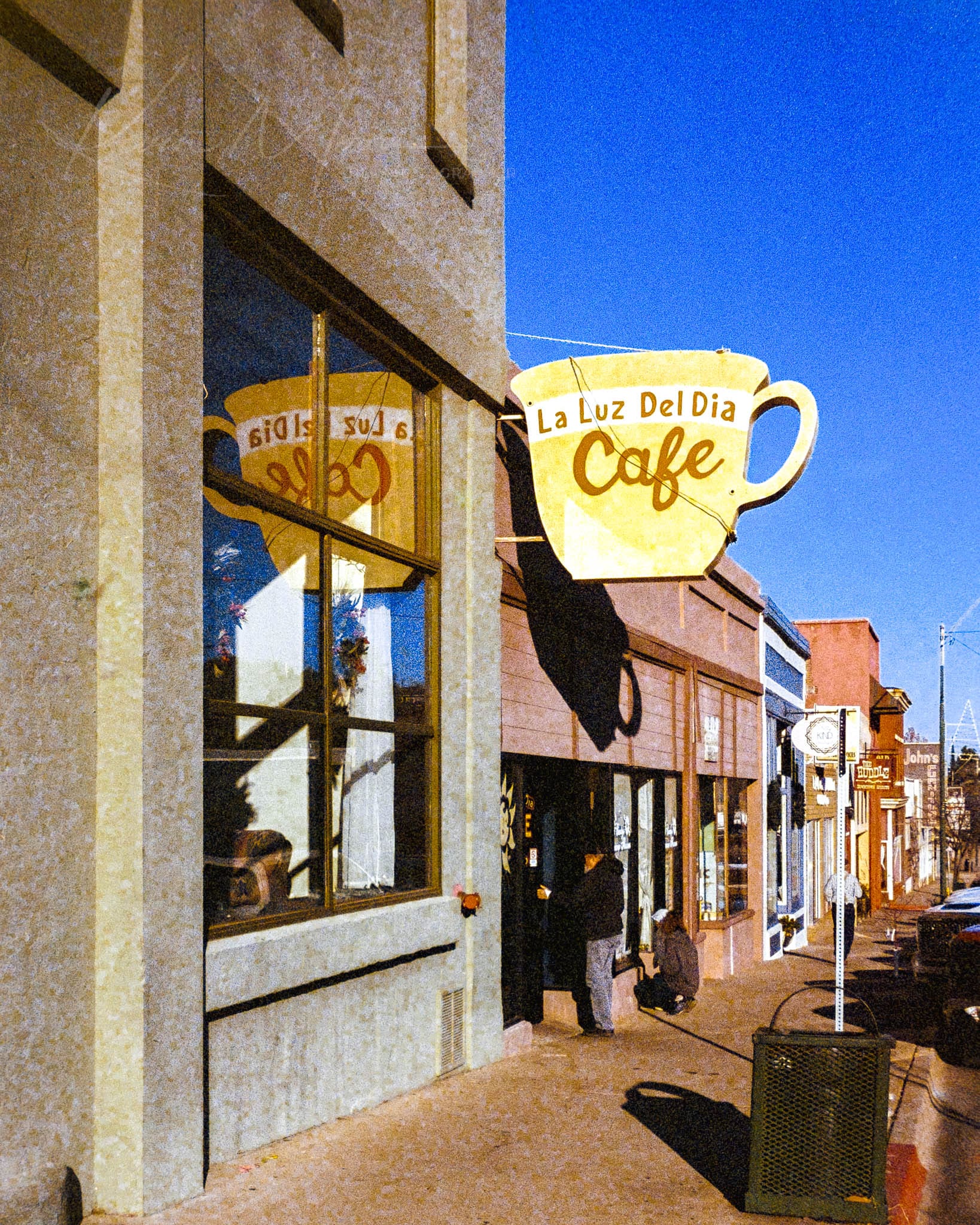 La Luz Del Día Cafés vibrant sign on a sunny day in commercial Globe, Arizona.